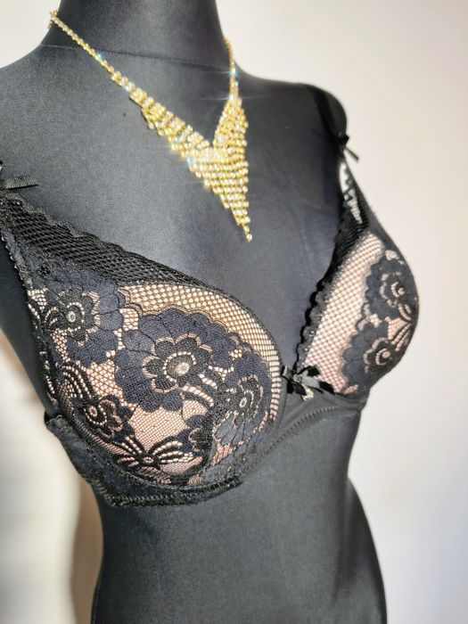 Sexi biustonosz stanik z czarnej koronki 80C