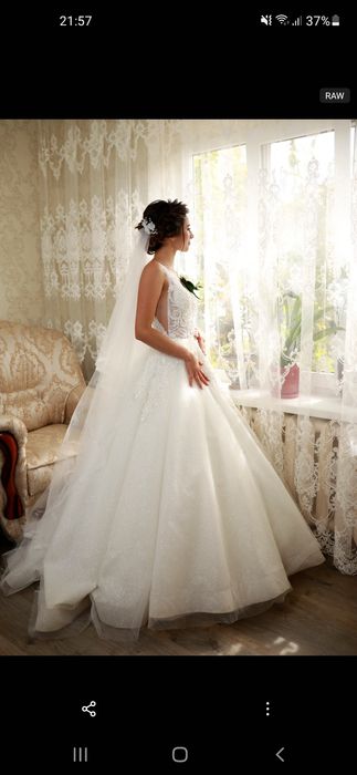 Продам весільну сукню