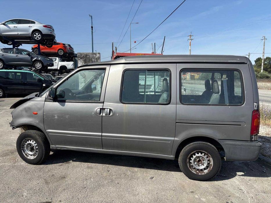 Peças Nissan Vanette Cargo 2.3 Gasoleo do ano 2000