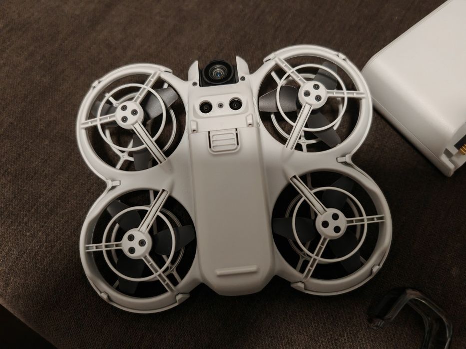 Dji Neo Fly More Combo com 3 baterias + DJI Care refresh 2 anos