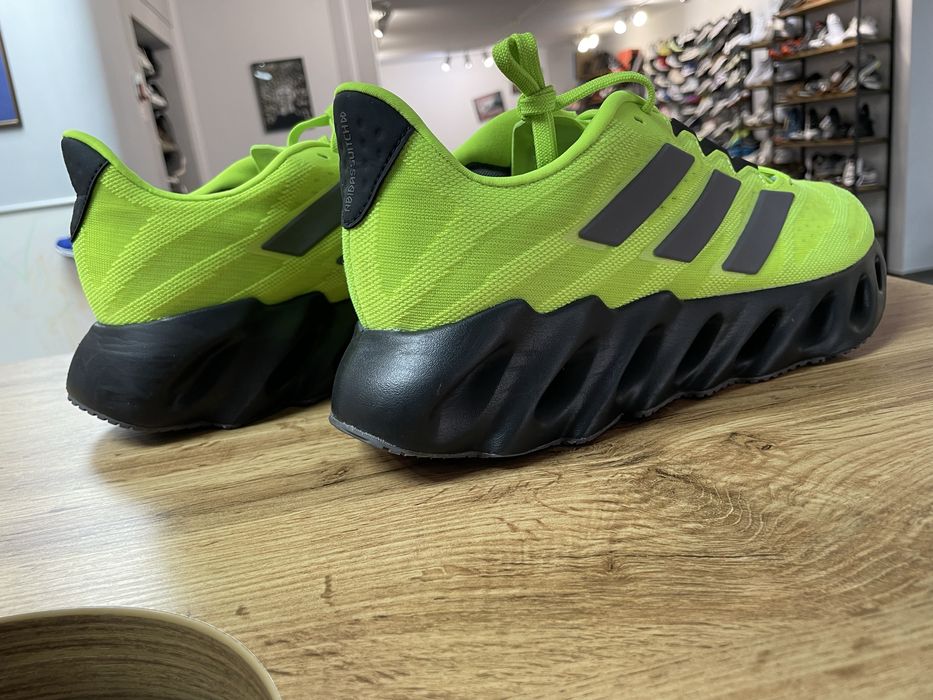 Р.44 Бігові кросівки Adidas Switch FWD