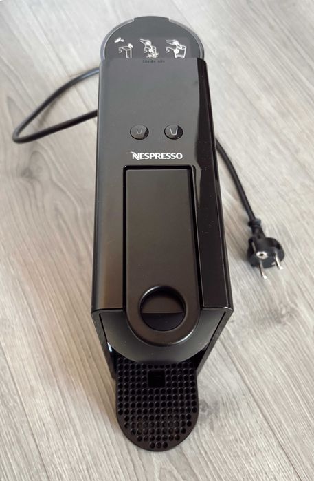 Máquina de café Nespresso Essenza Mini Preta (Nova e sem uso)