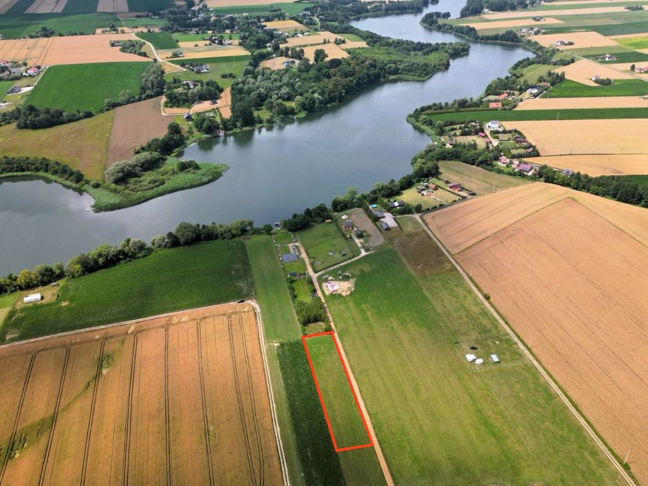 Działka nad jeziorem - Długie