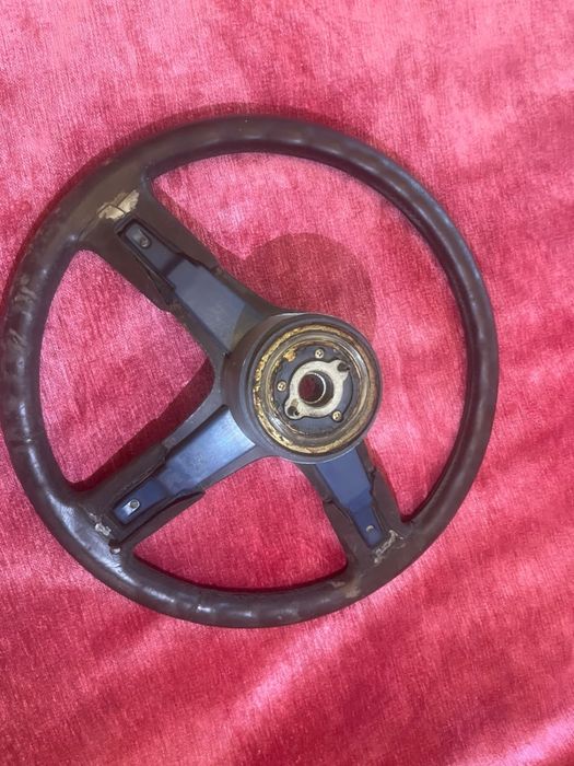 Volante Original Nissan Patrol (Série 160 / 260) – Clássico / Para Restauro.