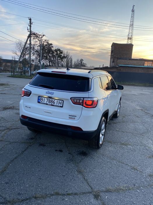 Продам власний автомобіль Jeep compas 2017
