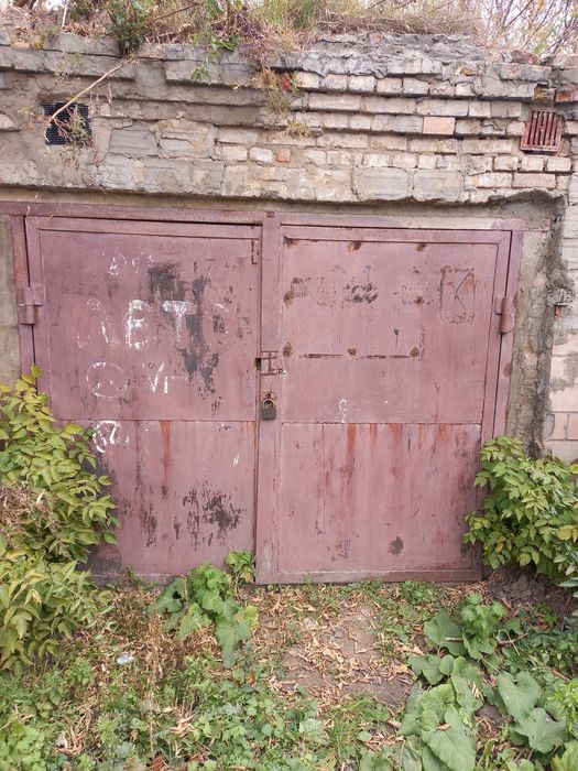 Гараж при дорозі в центрі с.В.Житин