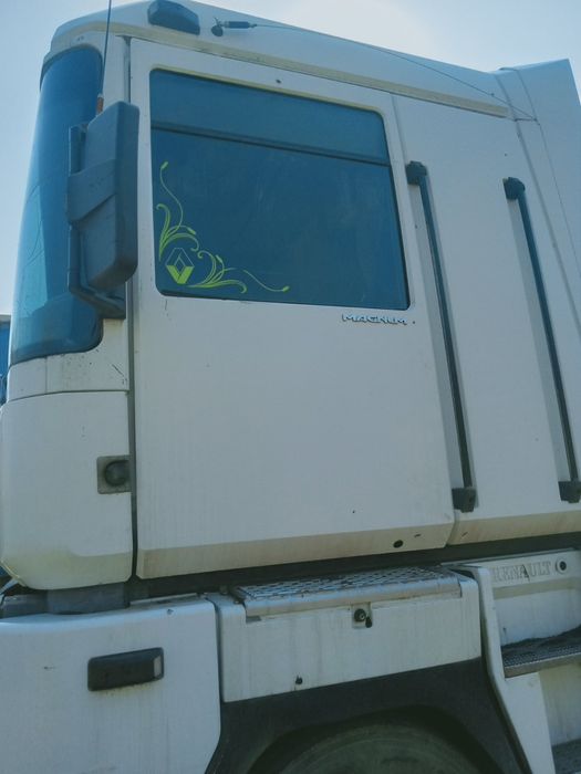 Продам комплект тягач Renault magnum, с полуприцепом самосвал.