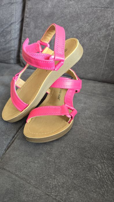 Sandałki różowe nowe