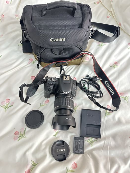 Canon Eos 200D WiFi/touch screen com lente 18-55mm e bolsa