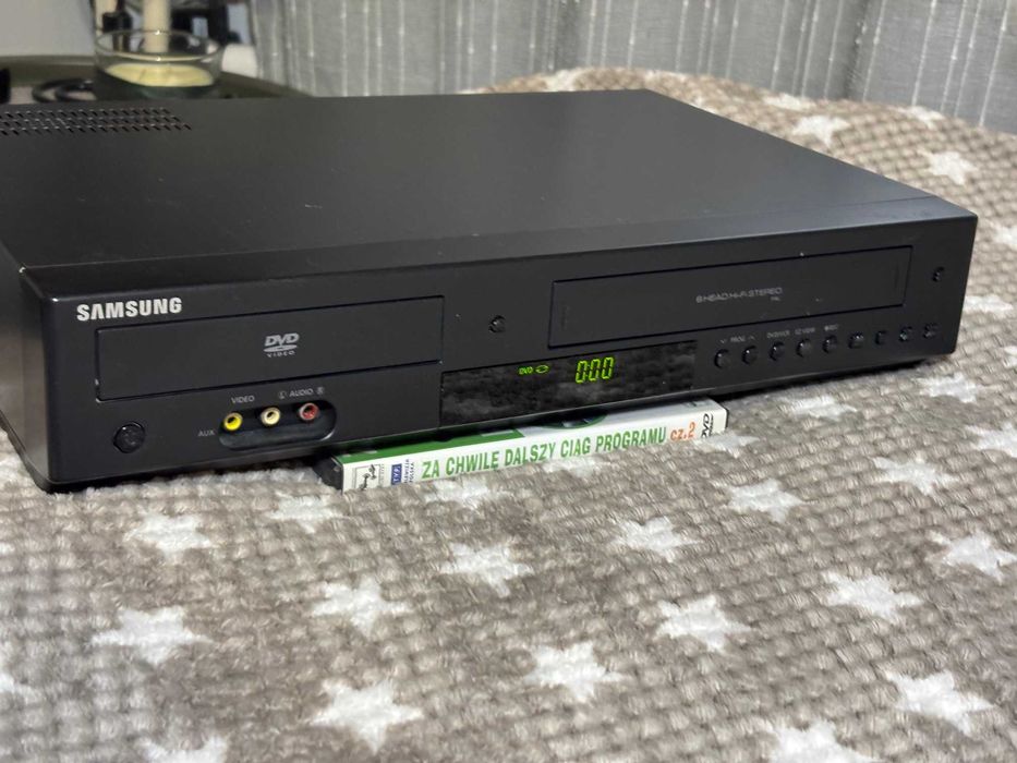 Magnetowid VHS Hi-Fi Stereo  z DVD Samsung V6800 COMBO - sprawny