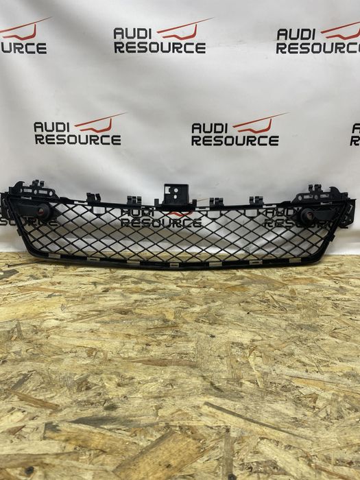 Решетка решітка в бампер Mercedes C 204 , 204 885 1324