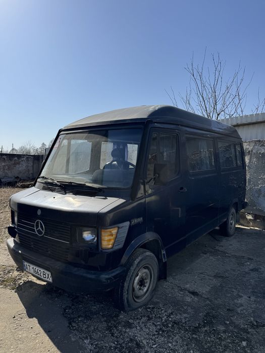 Мікроавтобус Mercedes Benz 210