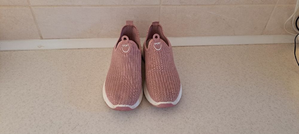 Buty sportowe damskie r. 40