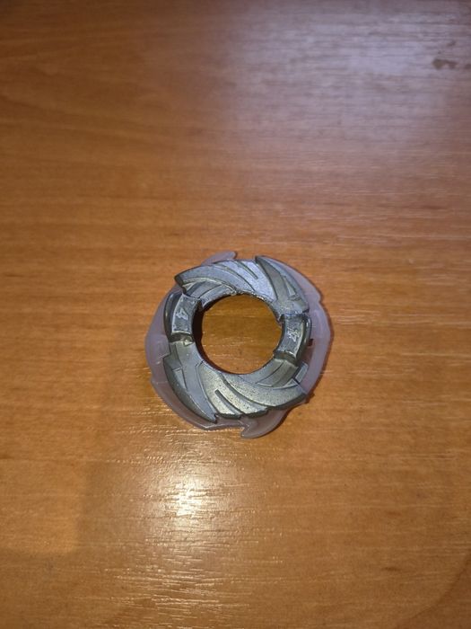 Бейблейд Блуді Луйнор такара томі не сток деталі