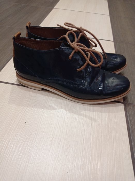 Ботинки лаковые женские