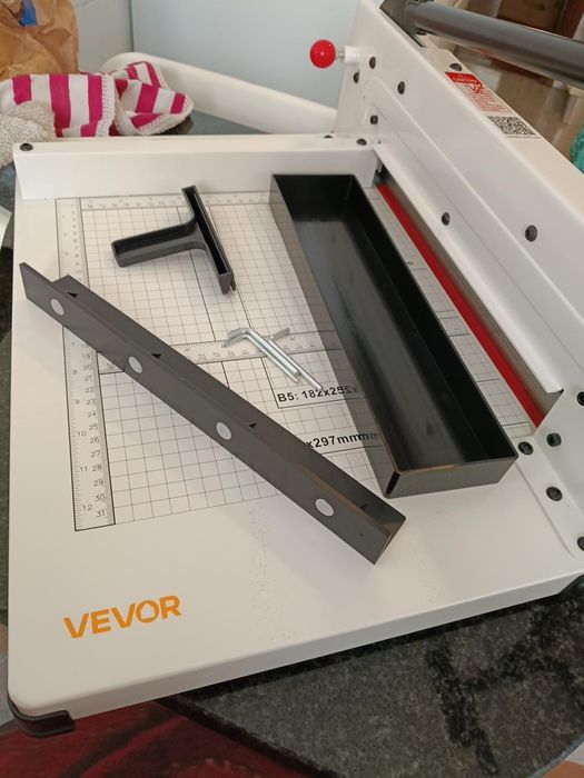Guilhotina Vevor 12" / Nova