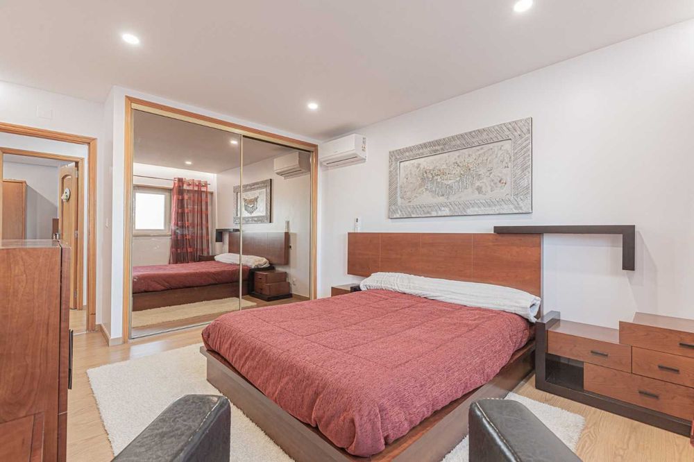 Vendo Apartamento T4   + Box para 3 carros