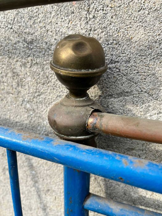Cama antiga em ferro