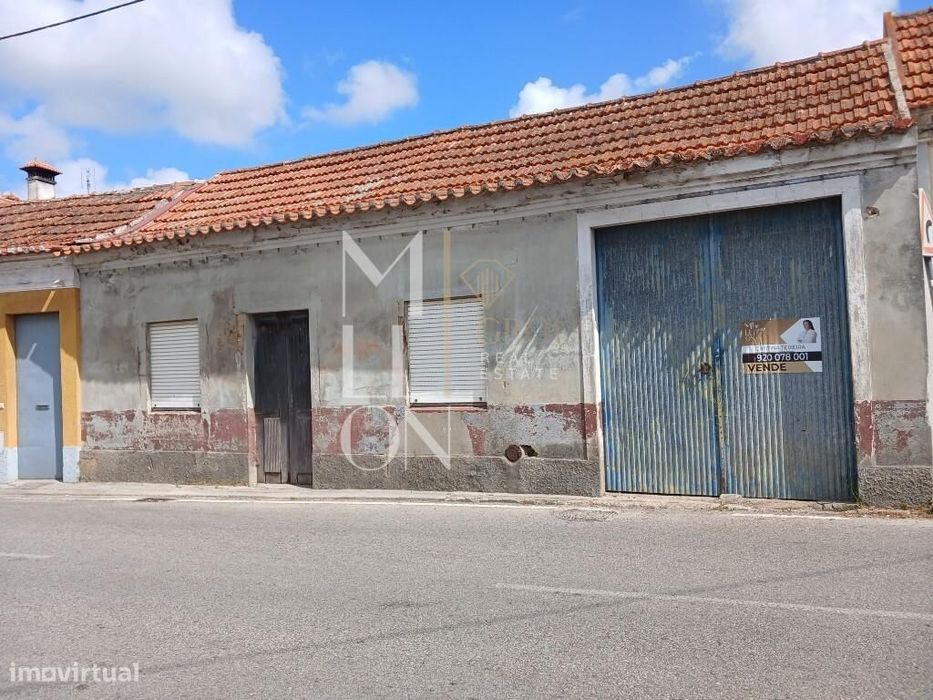 Moradia Antiga Tipo T1+2 ( C/ Pátio coberto + terreno) Boco Vagos