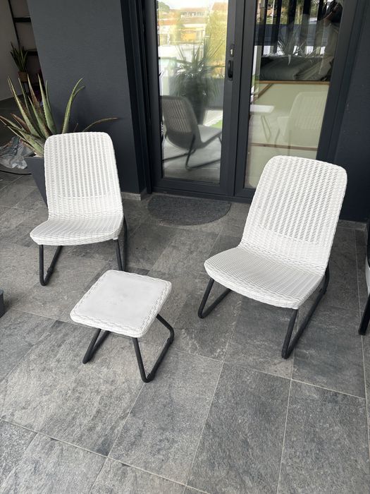 Conjunto de 2 cadeiras de jardim brancas modernas