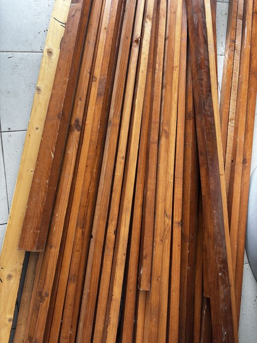 Madeira (casquinha) ripada com proteção de verniz