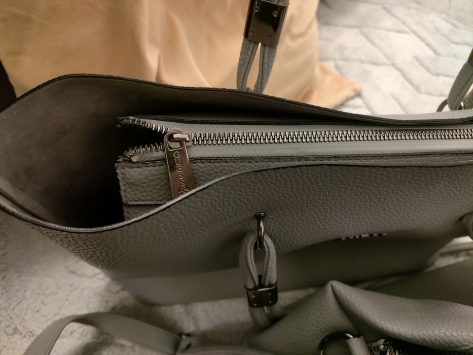 Torebka szara monogram Guess