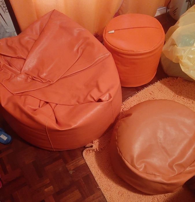 Conjunto pufes em bom estado!
