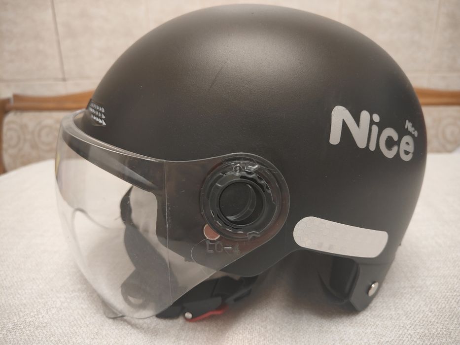 Шлем. Для скутера. Для велосипеда.