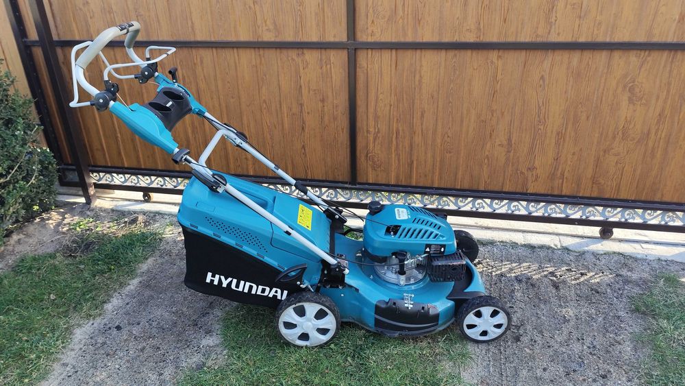 Газонокосарка бензинова самохідна Hyundai