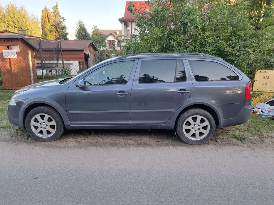 Skoda Octavia Skoda skaut na części, uszkodzony silnik.
