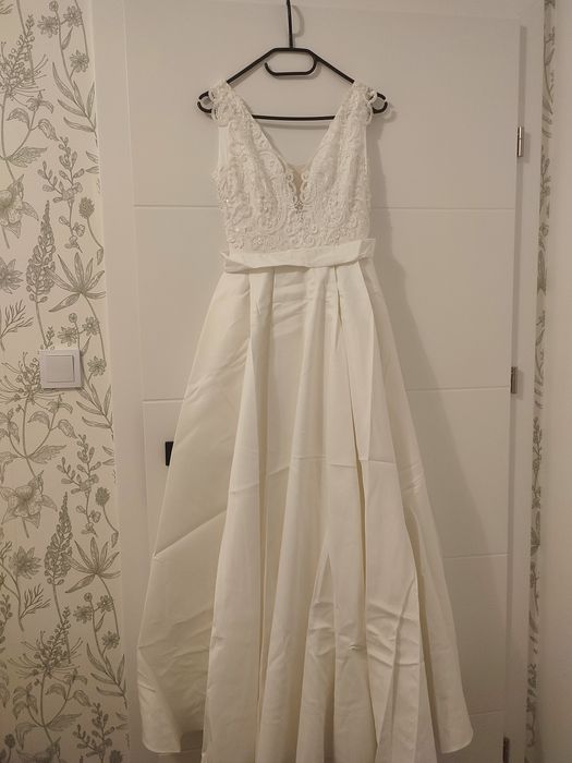 Suknia ślubna Simple Wedding Dress