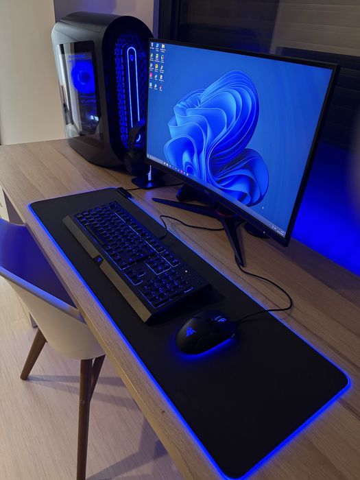 PC Alienware R13 com monitor e periféricos