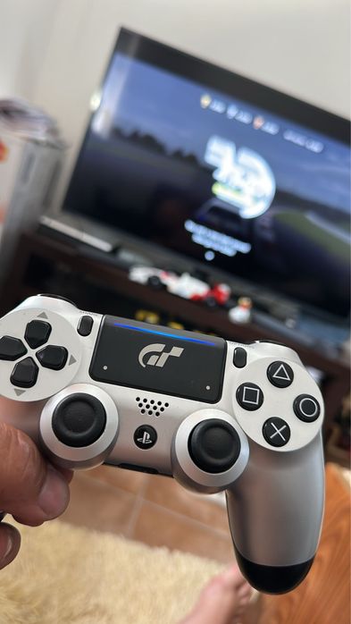 Playstation 4 LIMITED EDITION  gran turismo sport