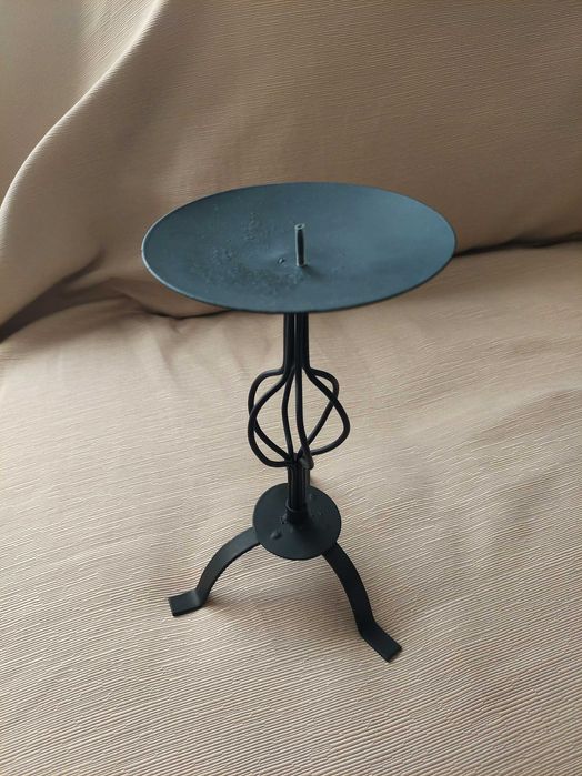 Castiçal de metal preto