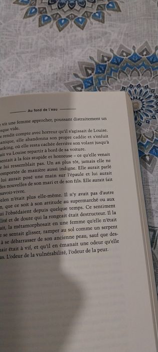 Au fond de l'eau. Portes incluídos.