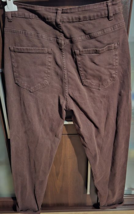 Dżinsy mom fit brązowe