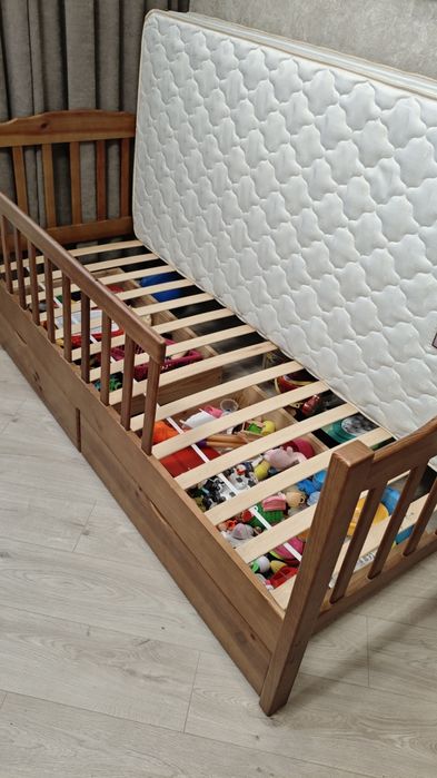 Дерев'яне дитяче ліжко 90х200 з ортопедичним матрацом як нове