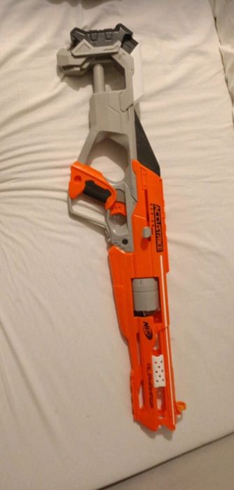nerf accustrike do zabawy