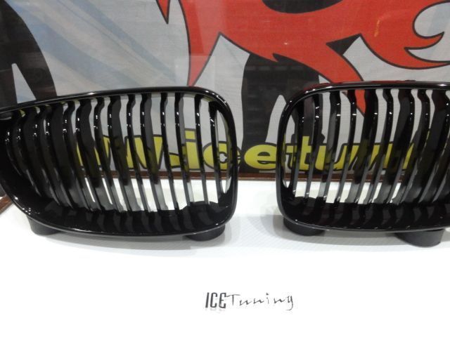 Grelha frontal BMW E81 / E82 / E87 / E88 LCI 07-11 M4 look / dupla lamina em preto piano brilhante