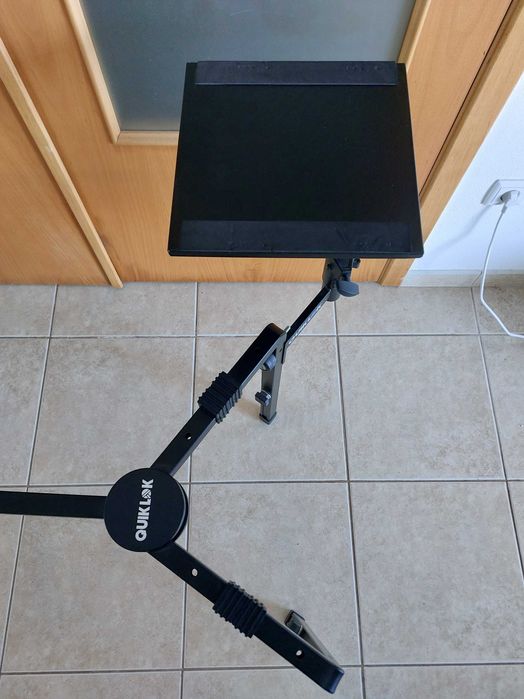 Tripé para piano/teclado
