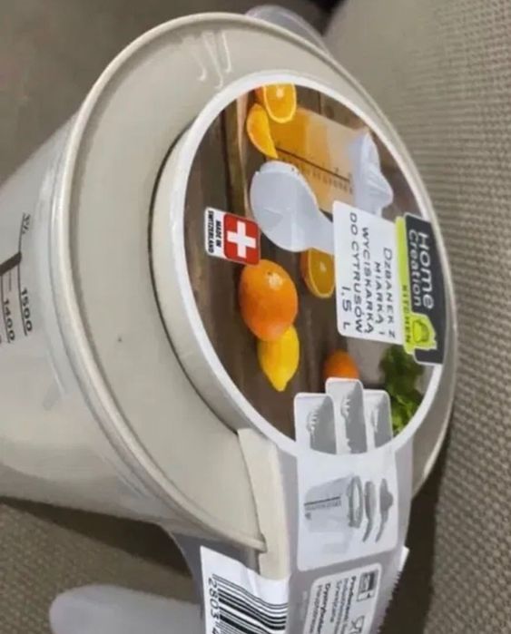 Dzbanek z miarką i wyciskarką do cytrusów