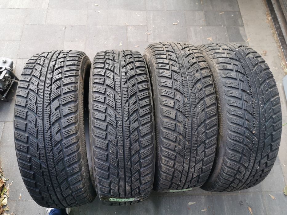 Зимняя резина 215/60 R17 Kumho Izen