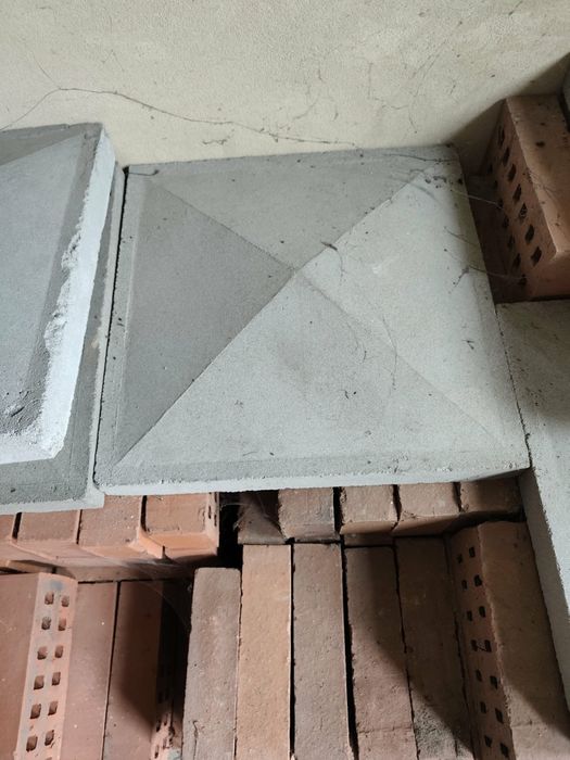 Daszki na ogrodzenie czterospadowe betonowe 10 szt