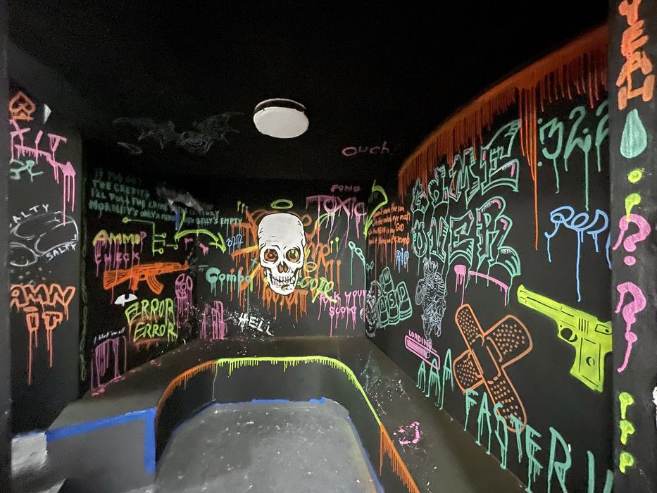 Artystyczne malowanie ścian. Mural, graffiti