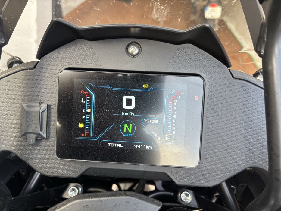 QJ motor SRT 700 Adventure 2023 só 4000km