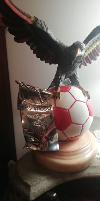 Trofeu Benfica  aguia com galhardete