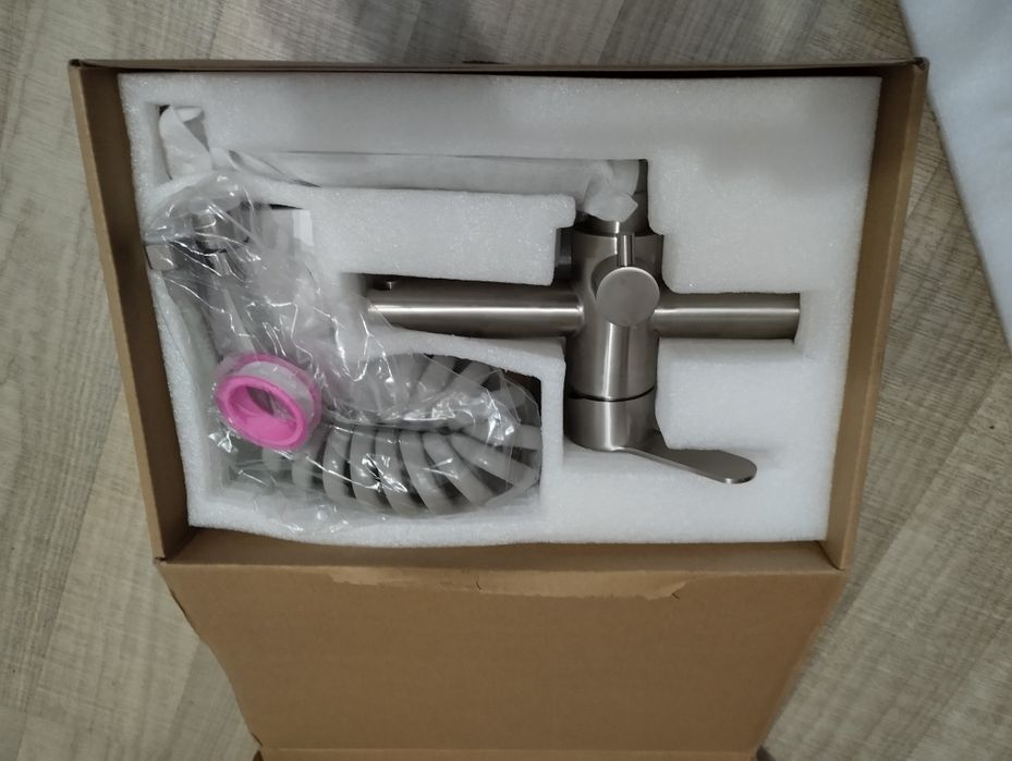 Змішувач з гігієнічним душем бідеткою. Нержавіюча сталь. З Німеччини.