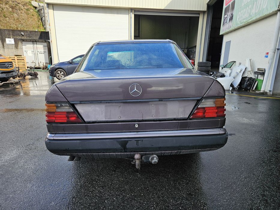 Mercedes-Benz Class E 300D W124 de 1992 para peças