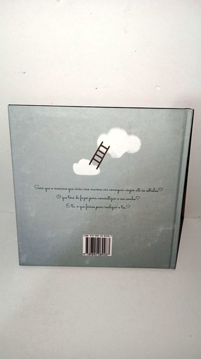 O menino que vivia nas nuvens... e que sonhava viajar até às estrelas!