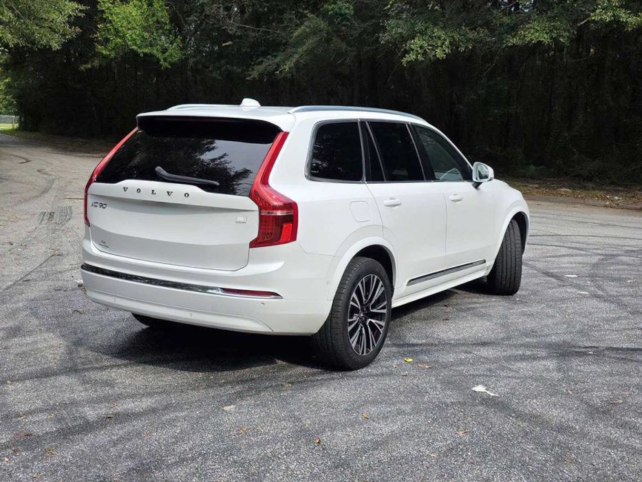 Volvo XC90 T8      2022
